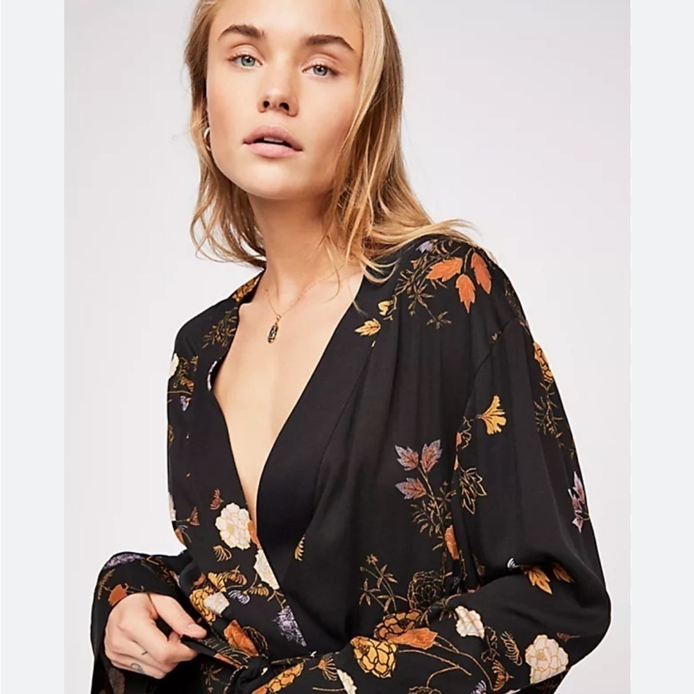 Free People Peony Kimono In Midnight Jacket Front Pockets NWOT Floral Print - Picture 5 of 10